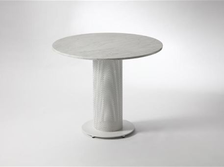 LOOOK - Round carrara marble dining table.