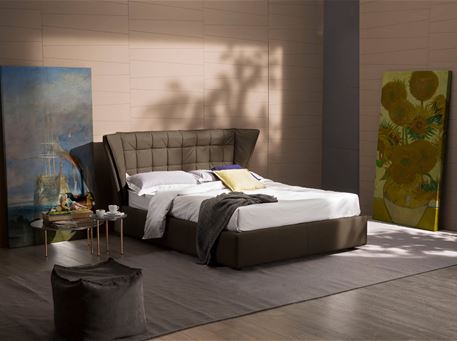 FLOWER - Modern master bed.