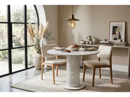 LOOOK - Round carrara marble dining table.