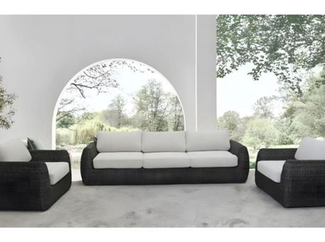 LUVA - Modern black and white outdoor living set.